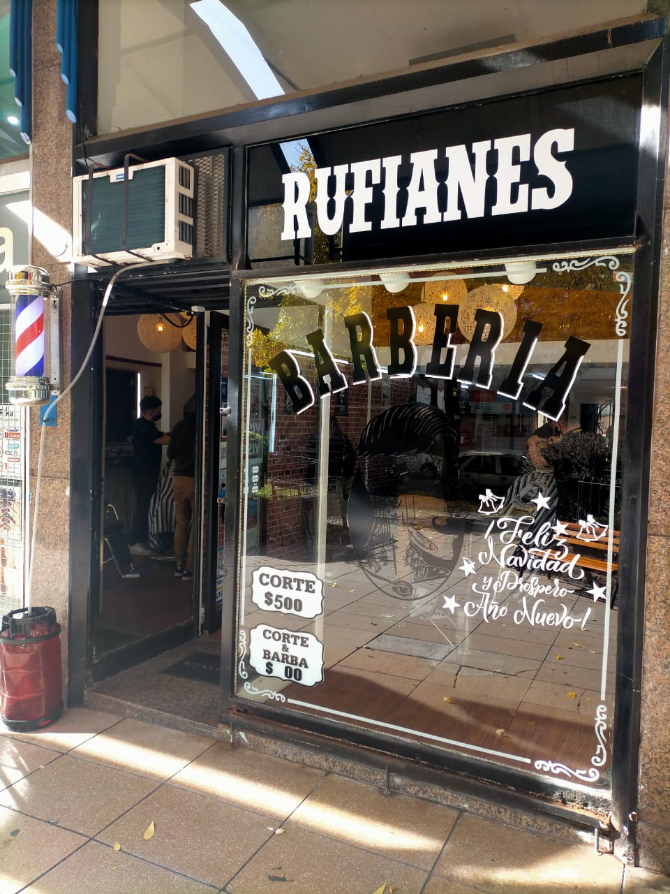 Fachada clásica de Rufianes Barbería en Belgrano